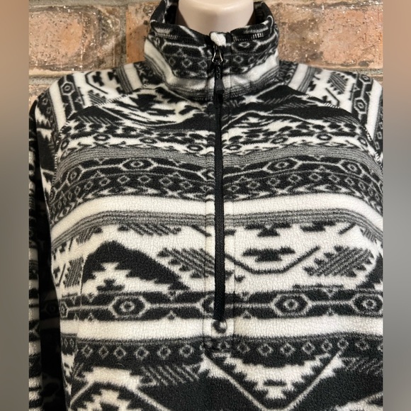 Eddie Bauer Black and White Patterned Sweatshirt - Picture 2 of 12